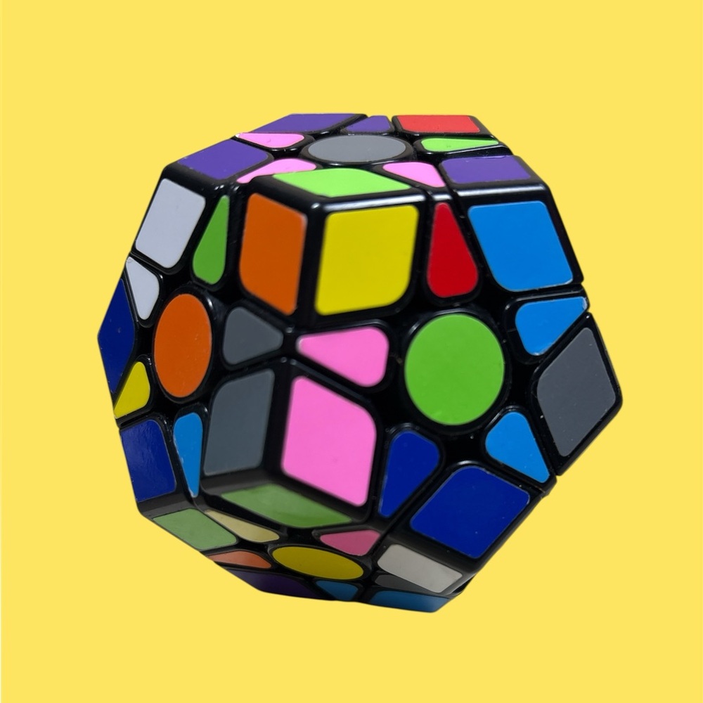 Yuxin Megaminx 12-Sided Puzzle Cube Multicolor Brain Teaser‎ EUC
